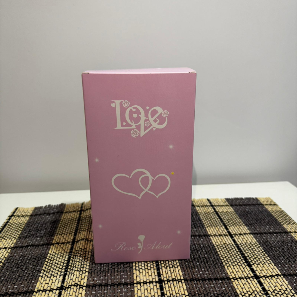 Ruža u staklenom zvonu