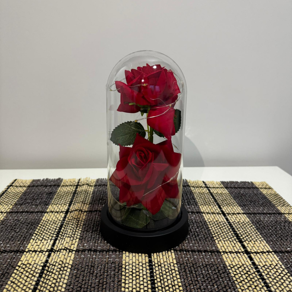 Ruža u staklenom zvonu